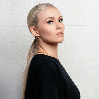 #160: Ali Story on Investing In Your Career & Balancing Work with Music