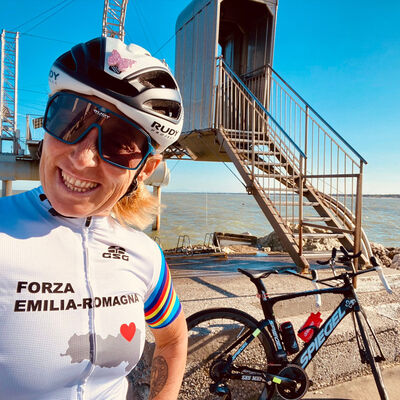Anna Mei da Lubiana al Vaticano pedalando per i Bambini farfalla (Ultracycling al femminile)