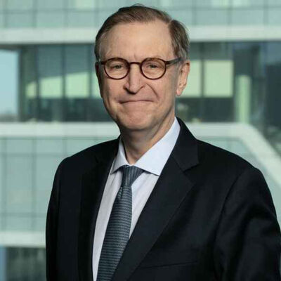 831: Glenn Hubbard: Dean of Columbia Business School on Adam Smith and Leadership