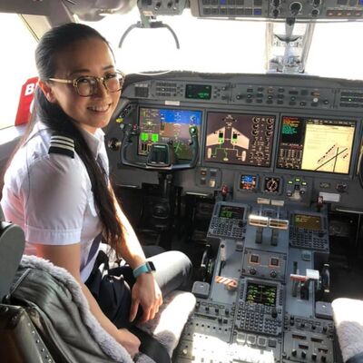 從音樂博士轉行飛機師 她41歲入職美聯航 終如魚得水