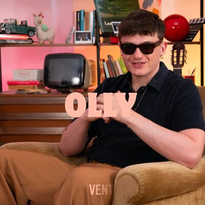 OLLY parla di amicizie, solitudine e fretta di crescere