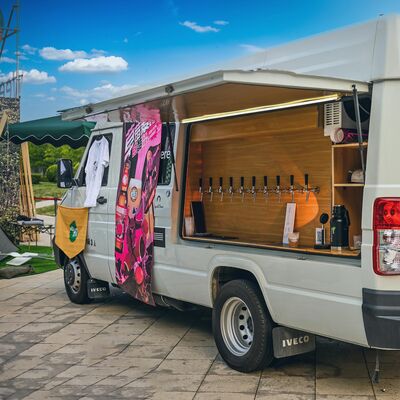 我把啤酒馆开上了大街