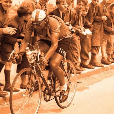 Toen Abdel-Kader Zaaf in een greppel belandde en de verkeerde kant op reed | S03E13 Kroonieken