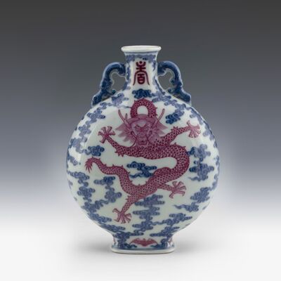 景德镇窑青花胭脂红云龙纹双耳扁瓶 · 上海博物馆