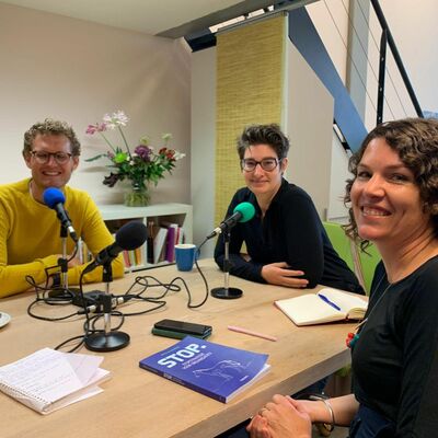 Stop! met Marije van den Berg. Over hoe je dode paarden feestelijk moet begraven!