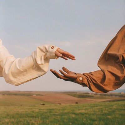 Ep.156  在关系易碎的时代，如何找到一双永不撤退的友谊之手