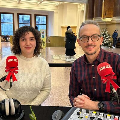 Actrice Ahlaam Teghadouini blikt terug op 2023: 'Spreek nog steeds af met Roomies cast'