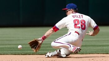 Giants eyeing Utley trade to replace injured Panik