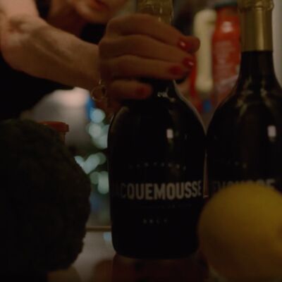 Jacquemus×Nino Ferrer圣诞倒计时：大嚼法国酸黄瓜听法语radio