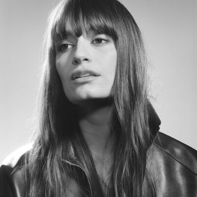 #138 Clara Luciani, chanteuse :  « J’ai eu très vite besoin d’un monde parallèle parce que j’étais moquée à l’école »